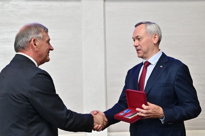 Губернатор Новосибирской области вручил коллективу НГТУ НЭТИ орден Почета