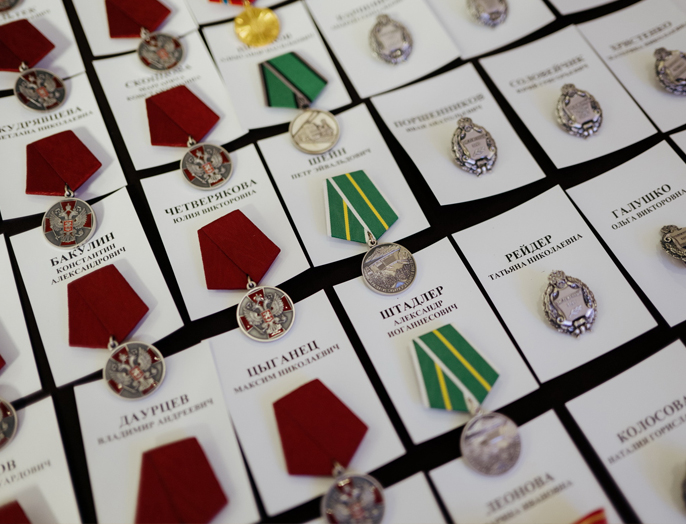 Полномочный представитель Президента РФ и губернатор НСО вручили государственные награды и звания ученым НГТУ НЭТИ 