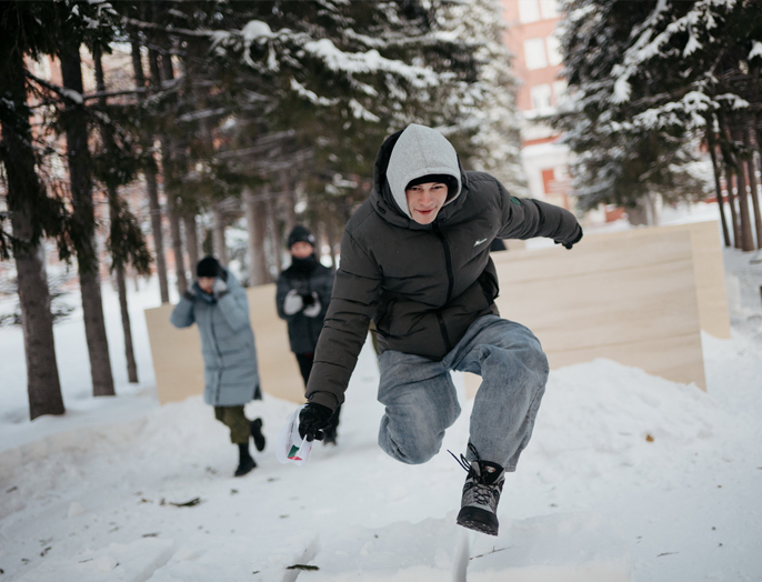 Традиционные «Снежные бои» прошли в НГТУ НЭТИ в честь Дня российского студенчества 