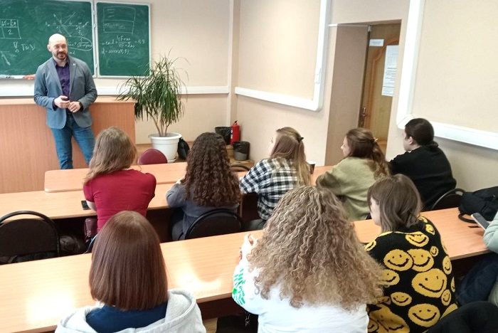 Журналистика в реальных условиях: репортер ОТС провел мастер-класс для студентов НГТУ НЭТИ