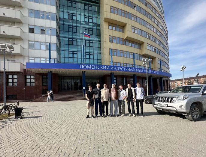 Студенты ФЭН в Тюмени: успешная защита проектов и новые знания 
