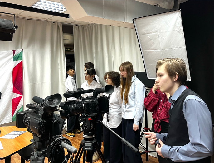 Юные медийщики побывали на экскурсии в «ПРОСТОмедиа» НГТУ НЭТИ