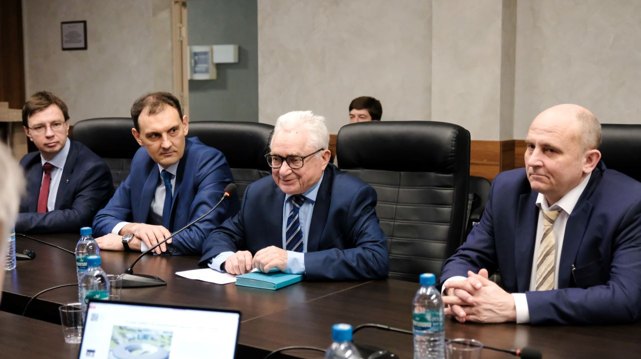 фотография: пресс-служба СФУ / Евгений Пузин, пресс-служба ФИЦ «Красноярский научный центр СО РАН» / Анастасия Тамаровская